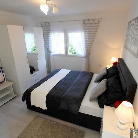 Apartman Ana Daire Otočac Dış mekan fotoğraf