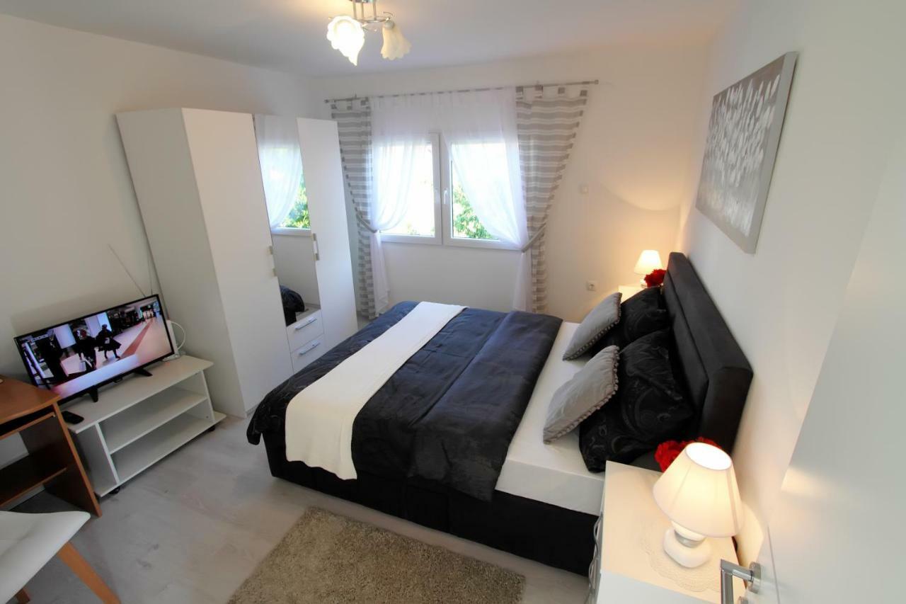 Apartman Ana Daire Otočac Dış mekan fotoğraf