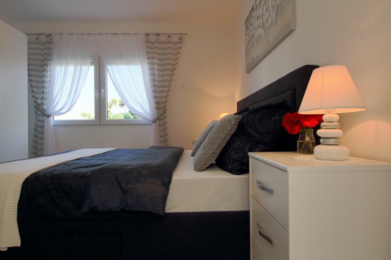 Apartman Ana Daire Otočac Dış mekan fotoğraf